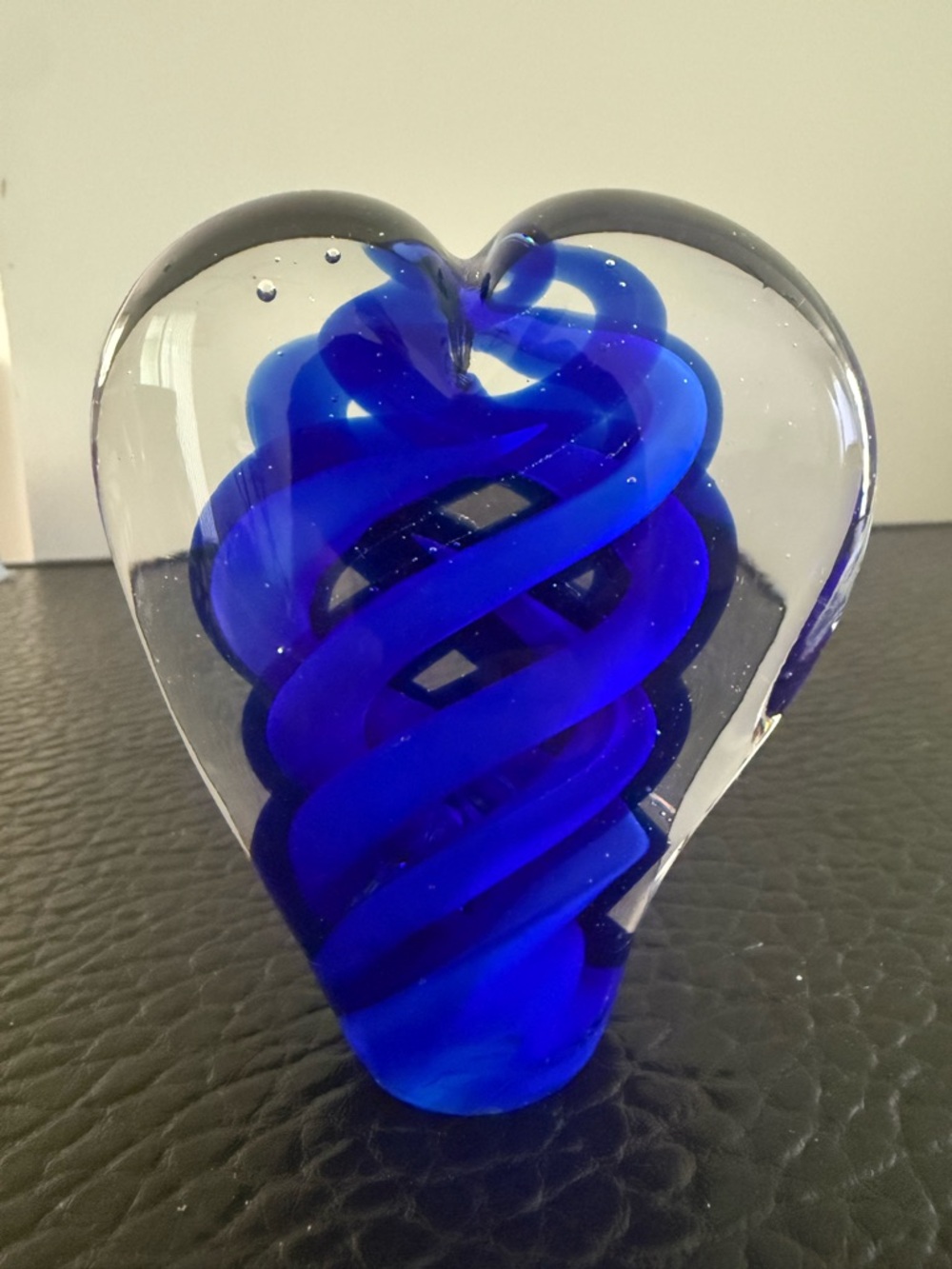 Hand Made Art Glass Heart Paperweight Swirl 5
Inches Tall Pre-Owned